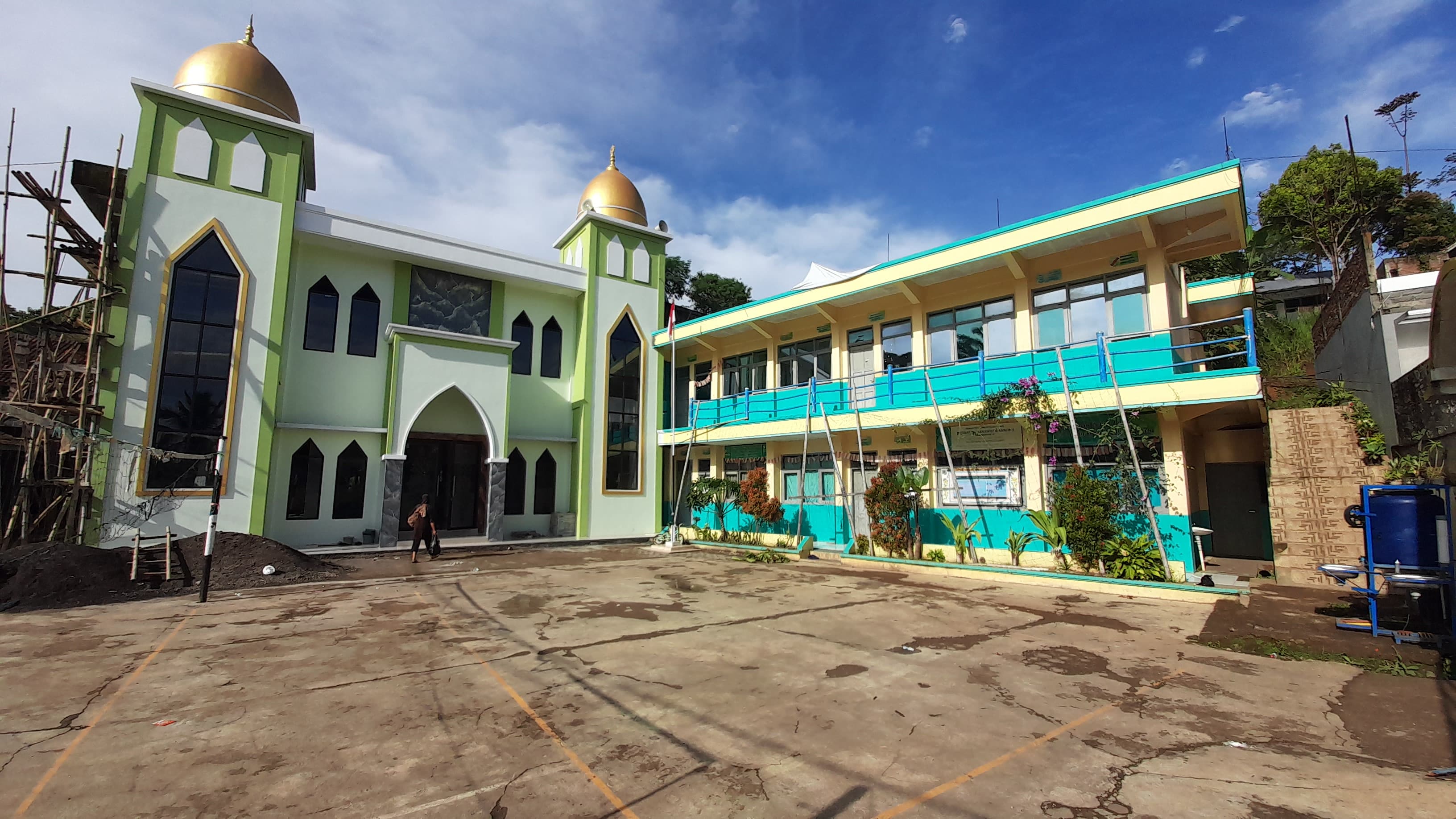 Tampak Halamalan Depan