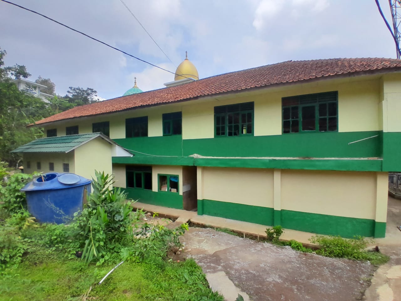 Tampak Belakang Gedung MI Annur VI